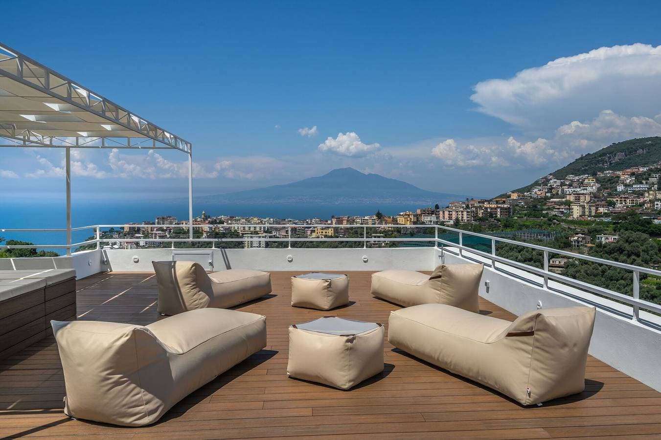 Foto 10 von 49: Villa für 10 Personen mit Terrasse
