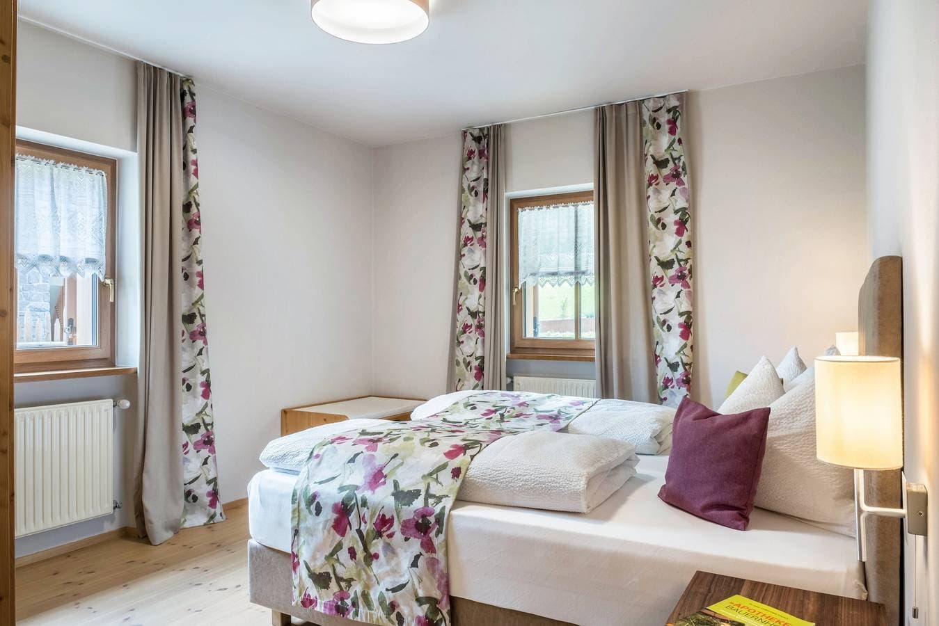 Foto 11 von 41: Ferienwohnung "Schlosshof Rotkäppchen" mit Bergblick, Privatem Garten und WLAN