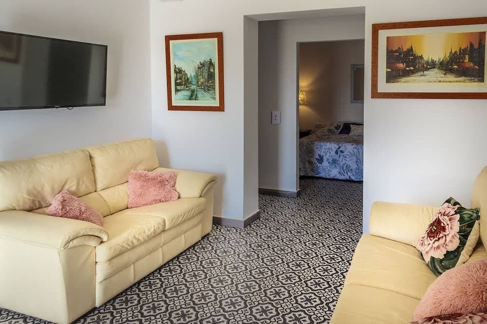 Foto 7 von 30: Tranquil rural Villa sleeps 5, Exclusive Private Pool, great views, close to sea