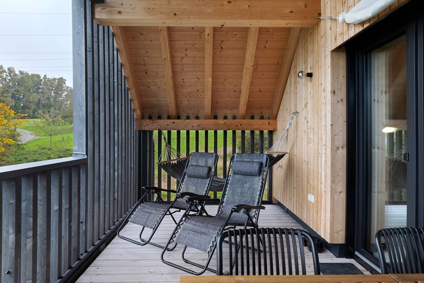 Foto 7 von 47: Ferienwohnung 'Noir' mit Bergblick, Balkon und Wi-Fi