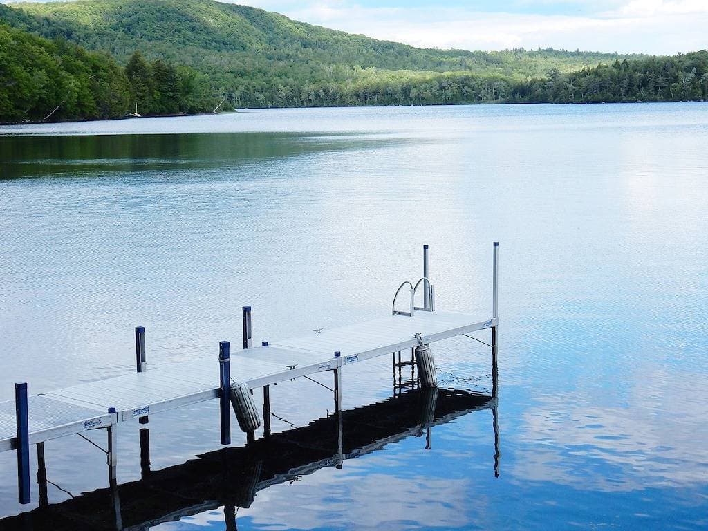 Foto 7 von 10: Das Liebesnest - eine gemütliche Blockhütte am See