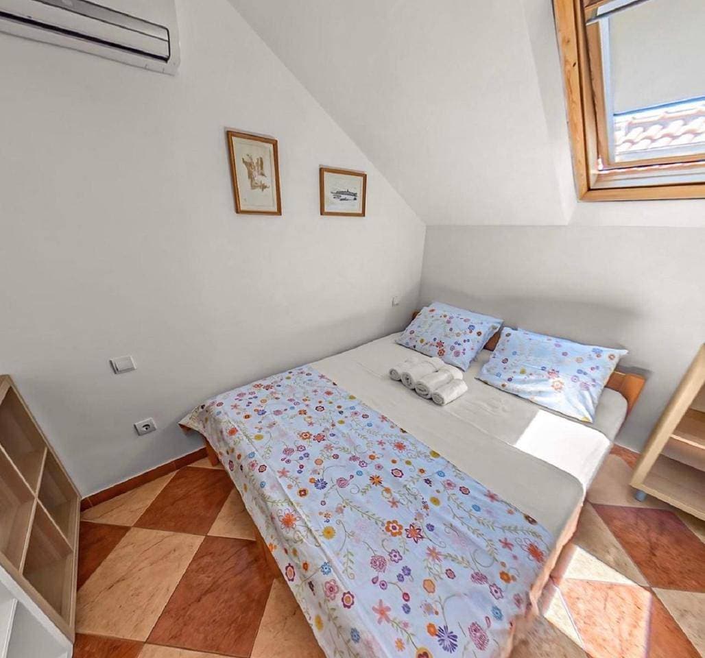 Foto 8 von 16: Small Double Room - Attic