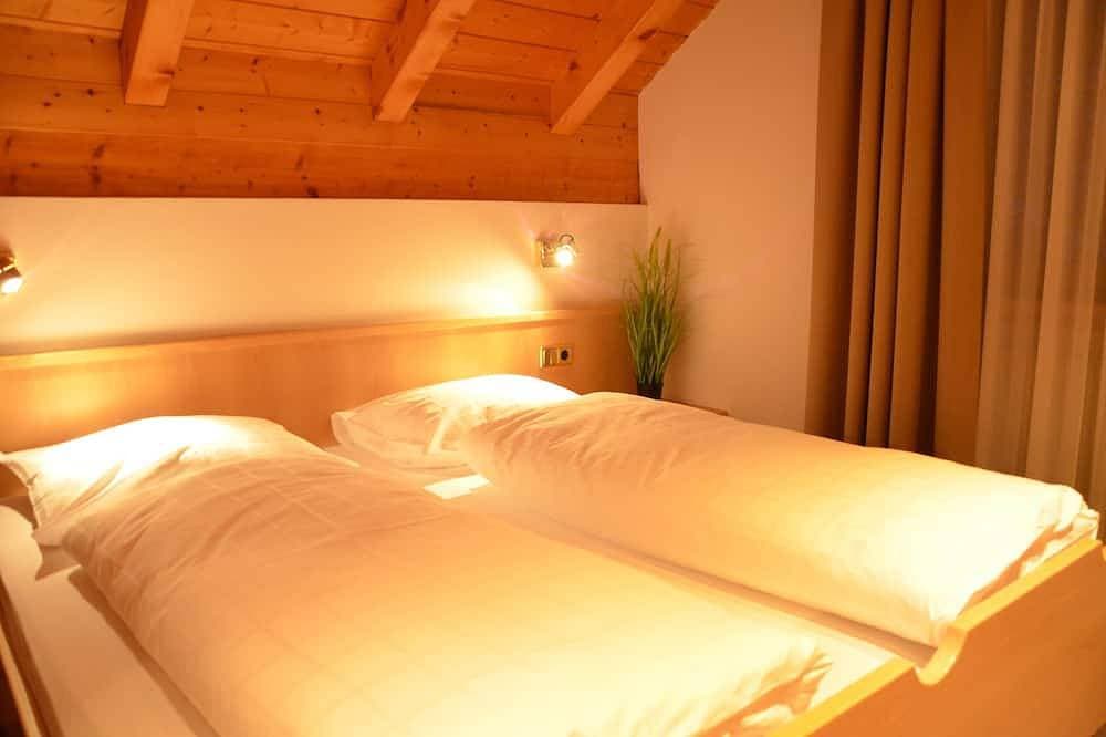 Foto 6 von 27: Gemütliche und geräumige Dachwohnung mit Balkon - Free WIFI