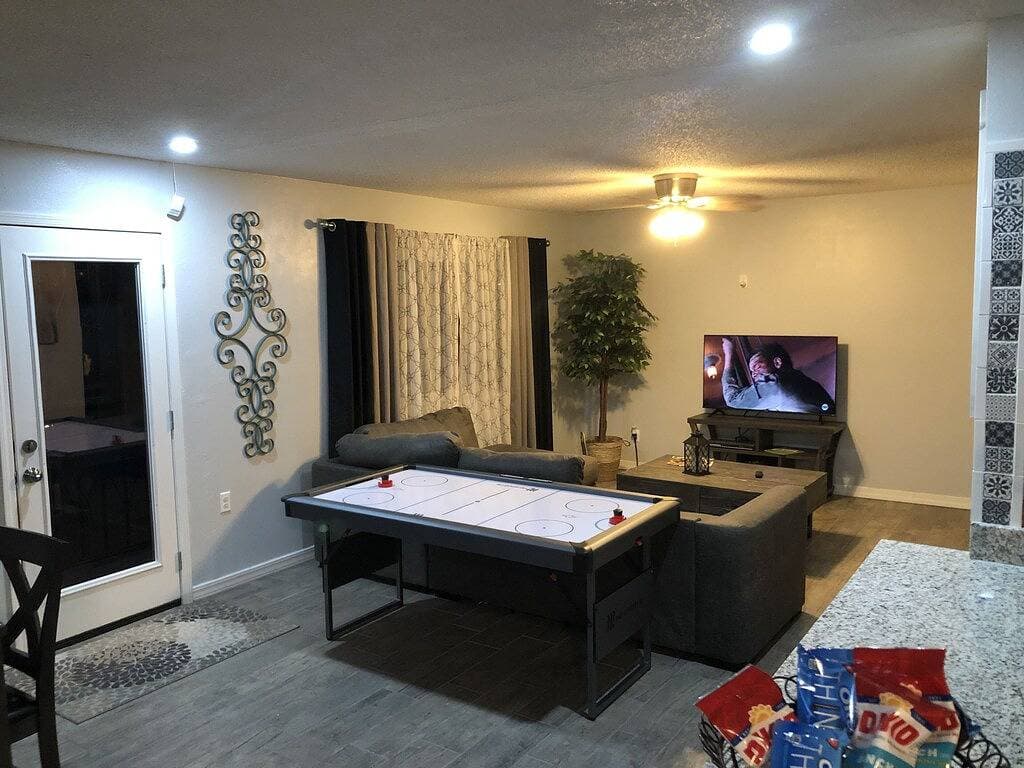 Foto 4 von 16: Modern Open House w Pool, close to Fort Bliss