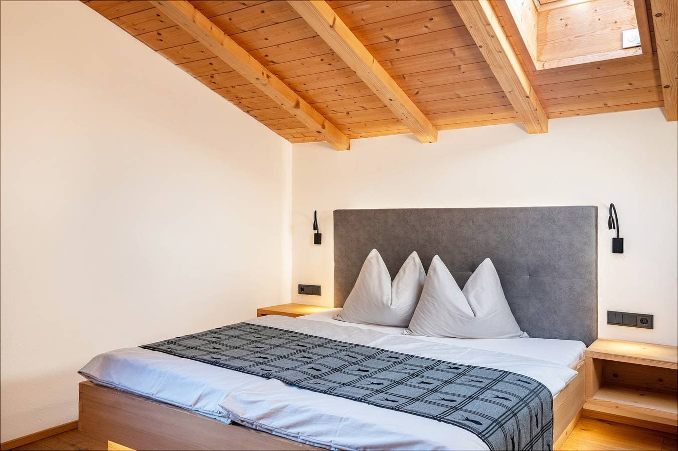 Foto 13 von 28: Ferienwohnung "Schreiberhof Charme" mit Bergblick, Gemeinschaftsgarten und WLAN