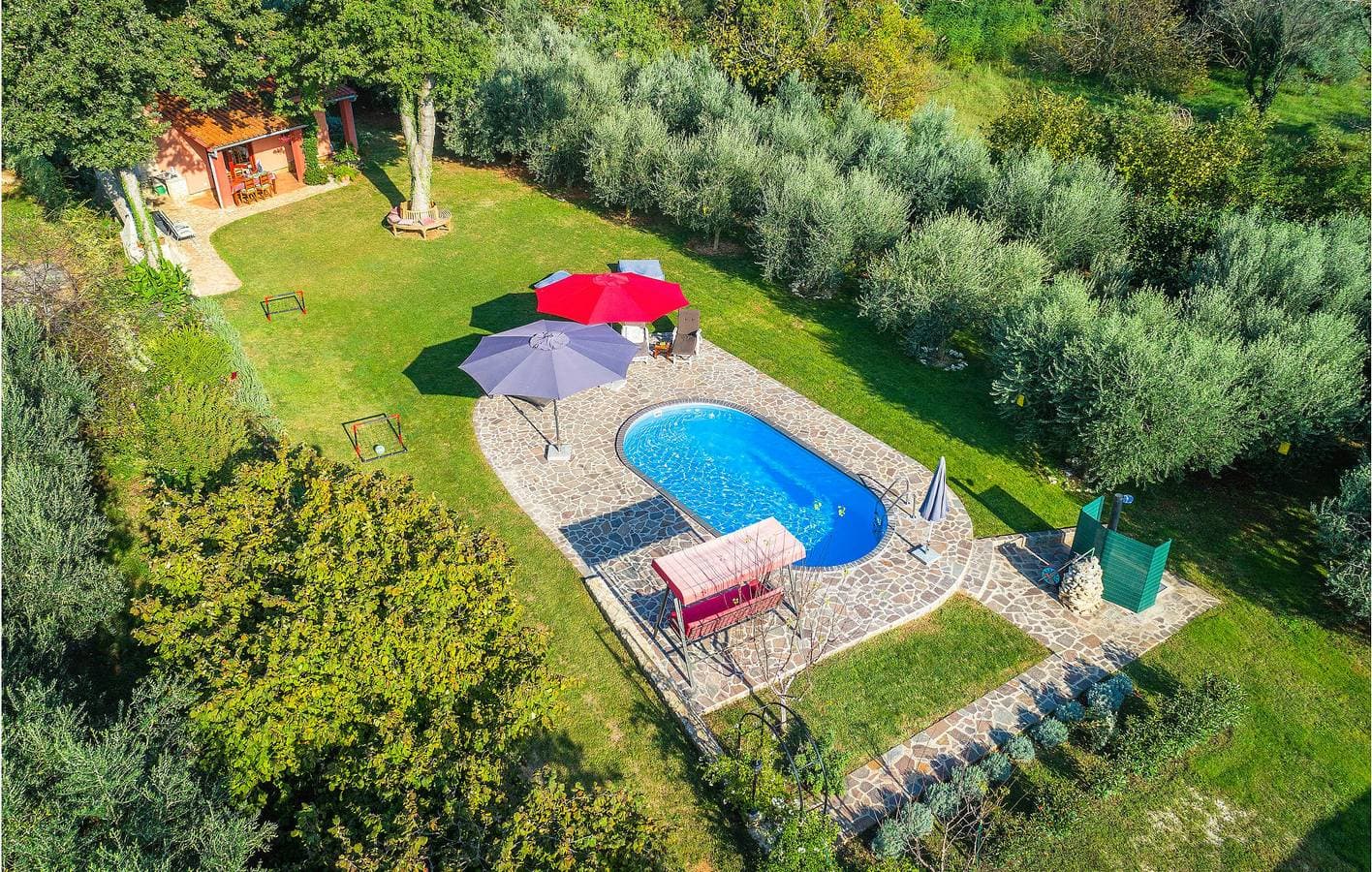 Foto 2 von 50: Reizende Ferienwohnung mit Terrasse, Pool und Strandzugang – 2 km vom Strand Bijeca entfernt