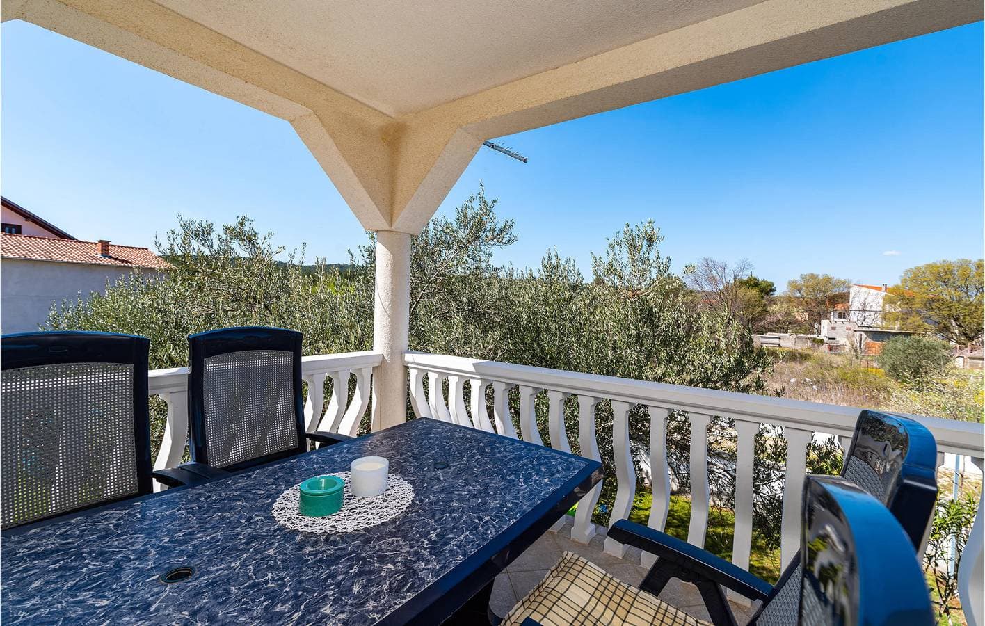 Foto 3 von 32: Gemütliche 75 m² große Wohnung mit Pool, Terrasse und nur 400 m von der Küste entfernt