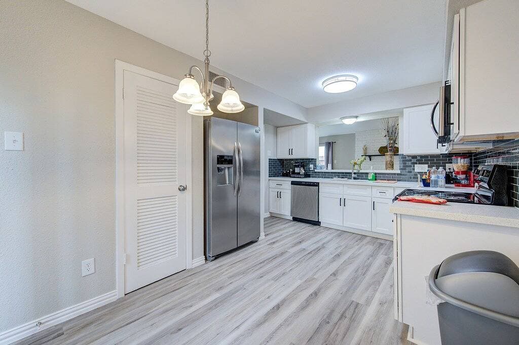 Foto 2 von 43: Modern Boho Retreat W/3 Spacious Bedrooms +3Bathrooms +Garage
