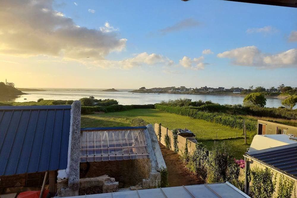 Waterfront gîte in a natural area at Lilia Plouguerneau. Sea view! 1