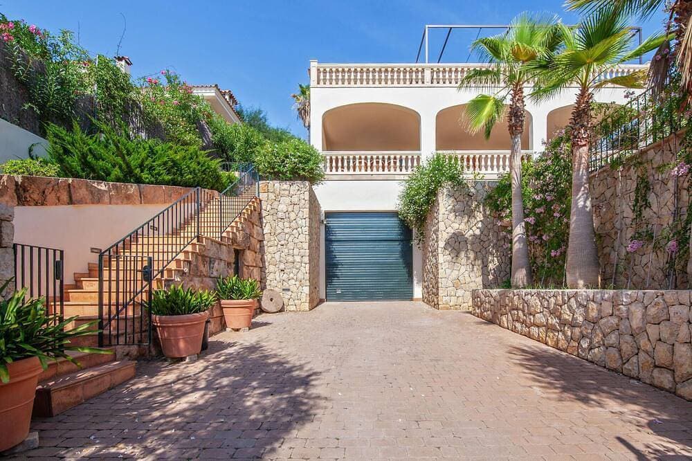 Foto 9 von 30: Wunderschönes Haus in Calvia mit privatem Swimmingpool, der sowohl drinnen als.