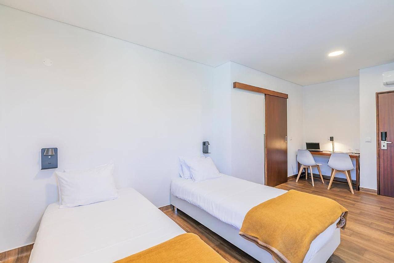 Foto 4 von 10: Twin Room with Shared Bathroom