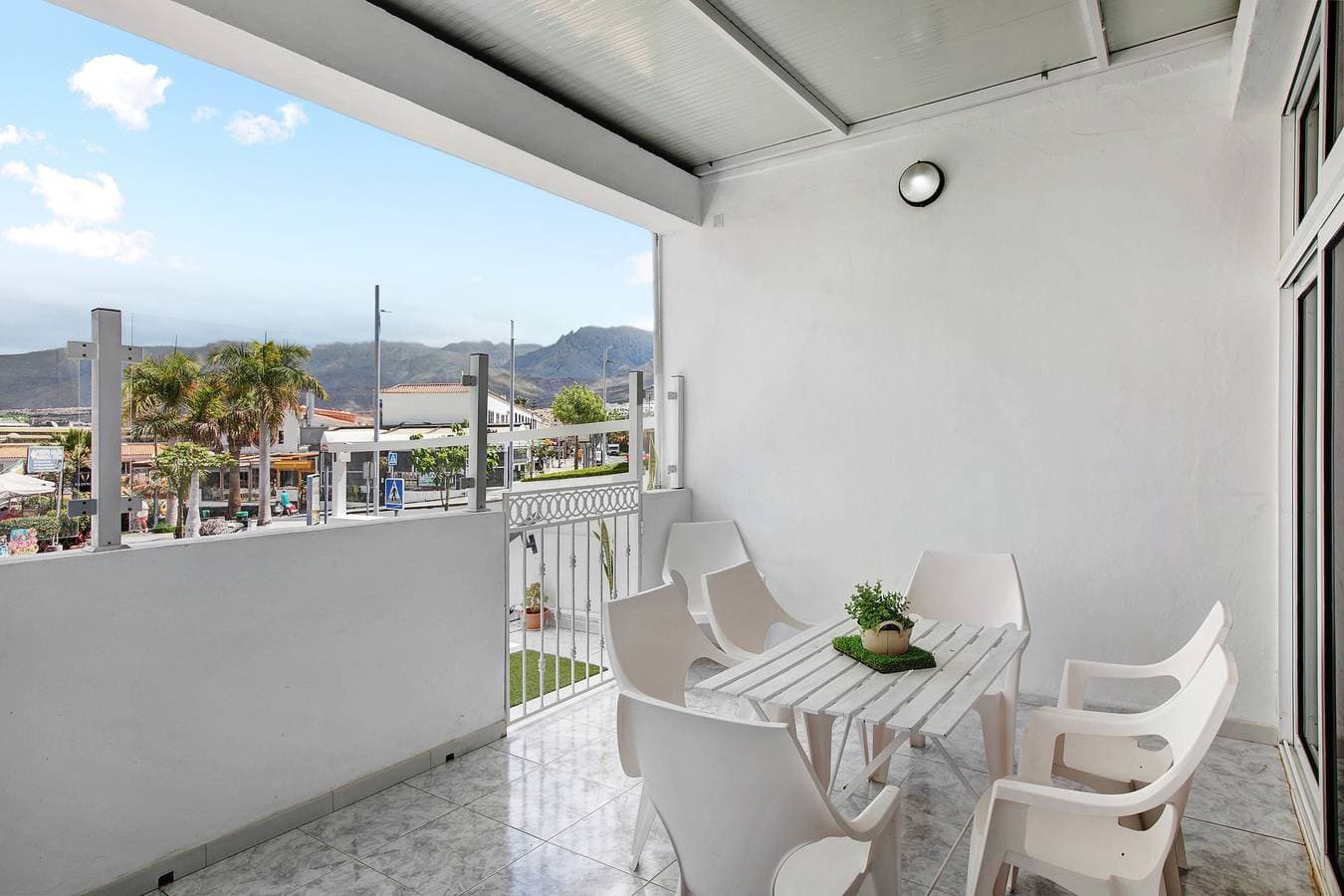 Foto 2 von 27: Ferienwohnung 'Apartamento Costa Adeje' mit privater Terrasse, WLAN und Klimaanlage