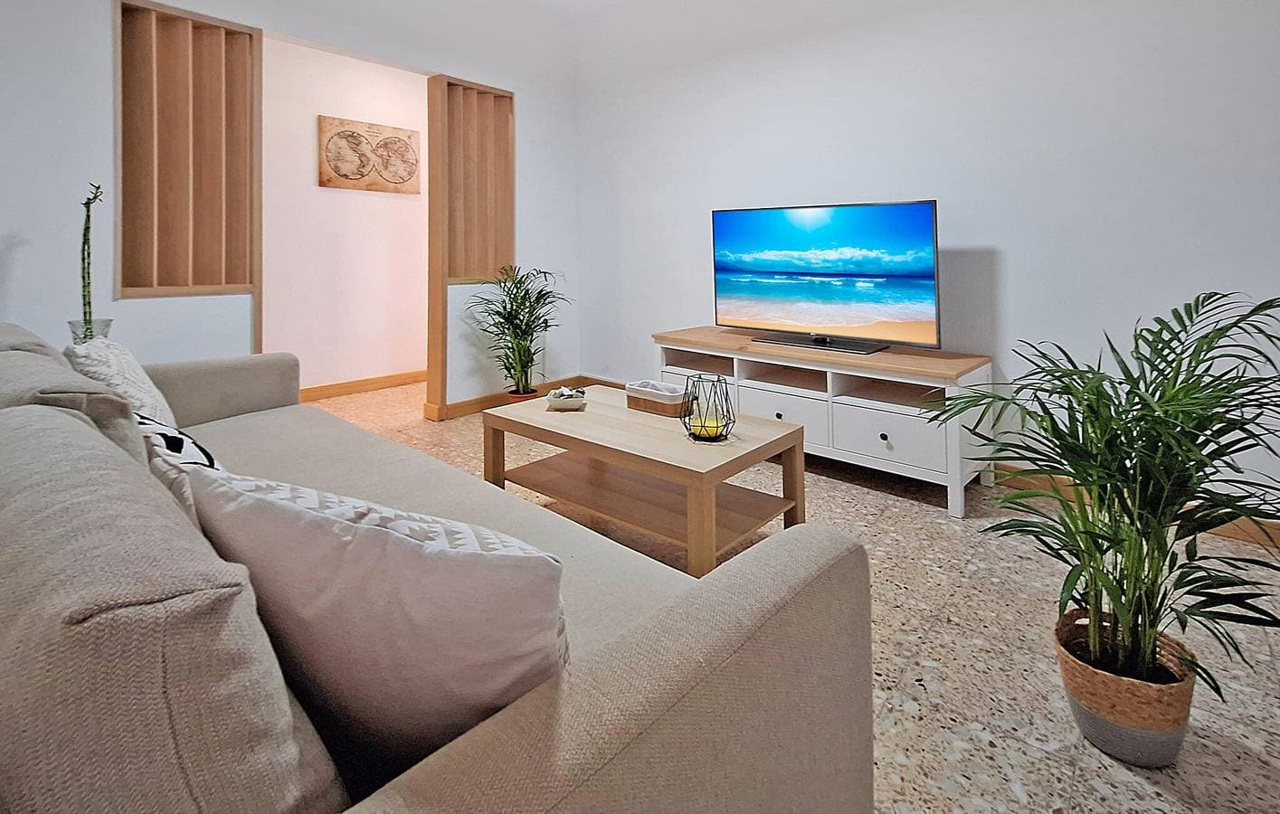 Foto 2 von 23: Strandurlaub - 90m² Apartment mit Wifi, TV & Küche