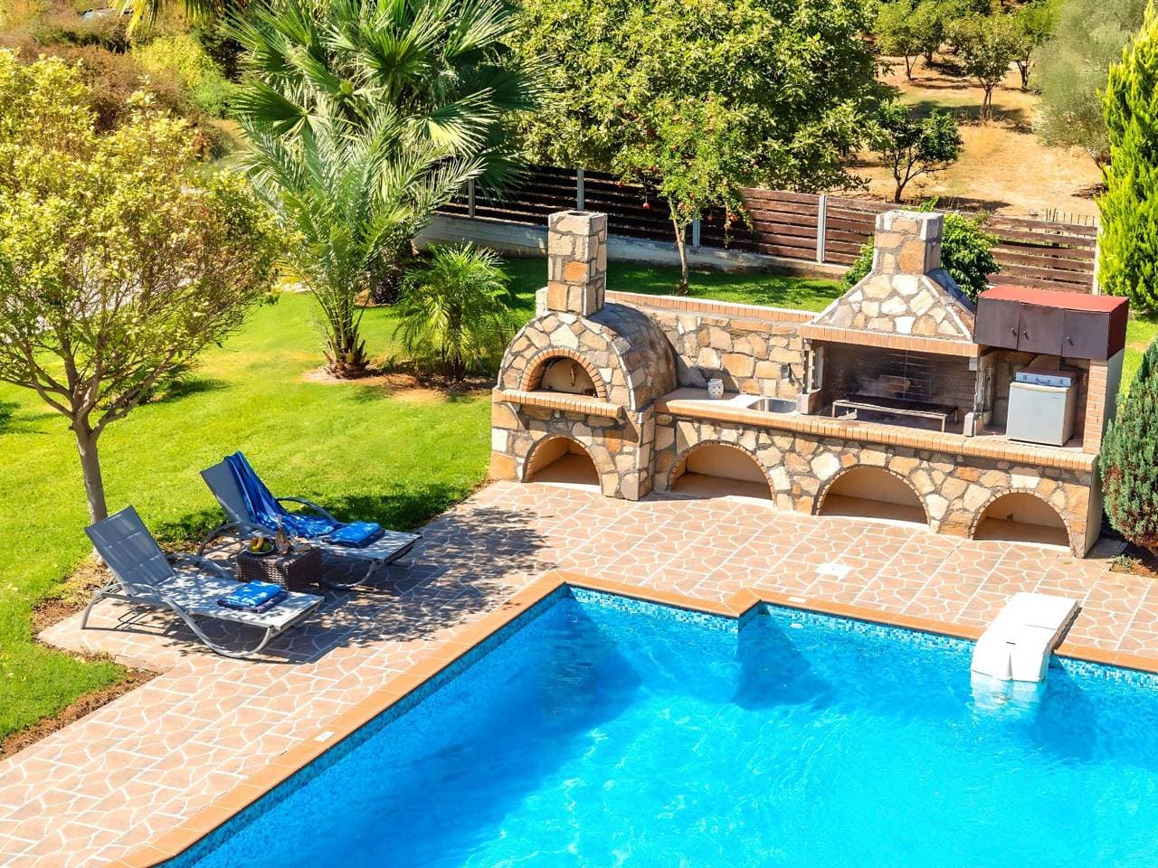 Foto 4 von 44: Mirsini Villa Privater Pool Jacuzzi