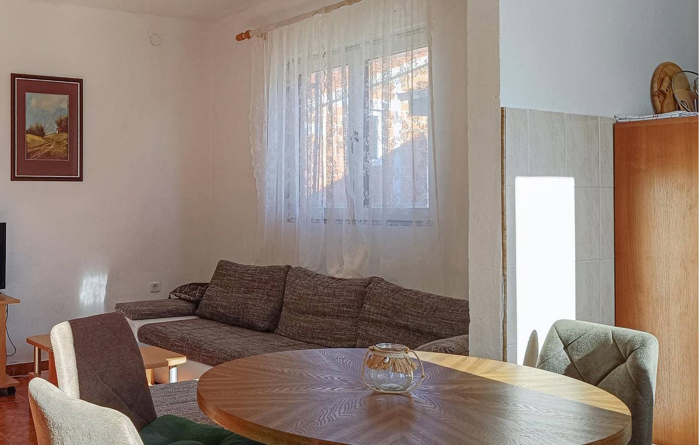 Foto 11 von 27: Gemütliche Ferienwohnung mit Terrasse in der Nähe der Küste und des Stadtzentrums in Donji Karin