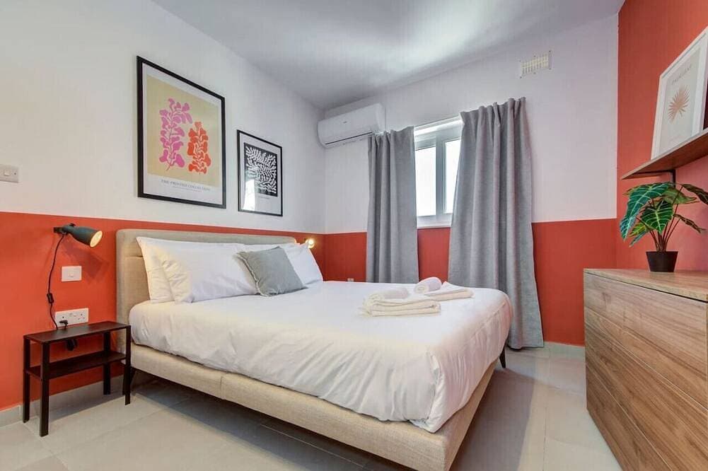 Foto 7 von 30: Lovely 2Br Apt with balcony close to Pieta Marina