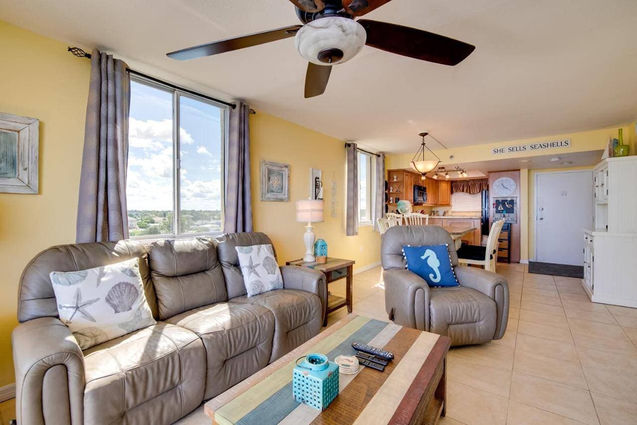 Pool Access: Waterfront Hudson Condo! 1