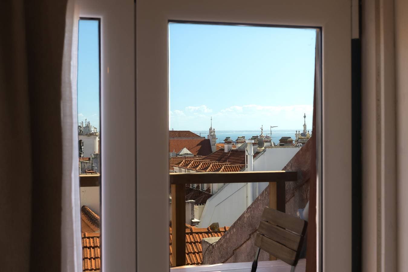 Foto 7 von 29: Bairro Alto Rooftop With Balcony And View