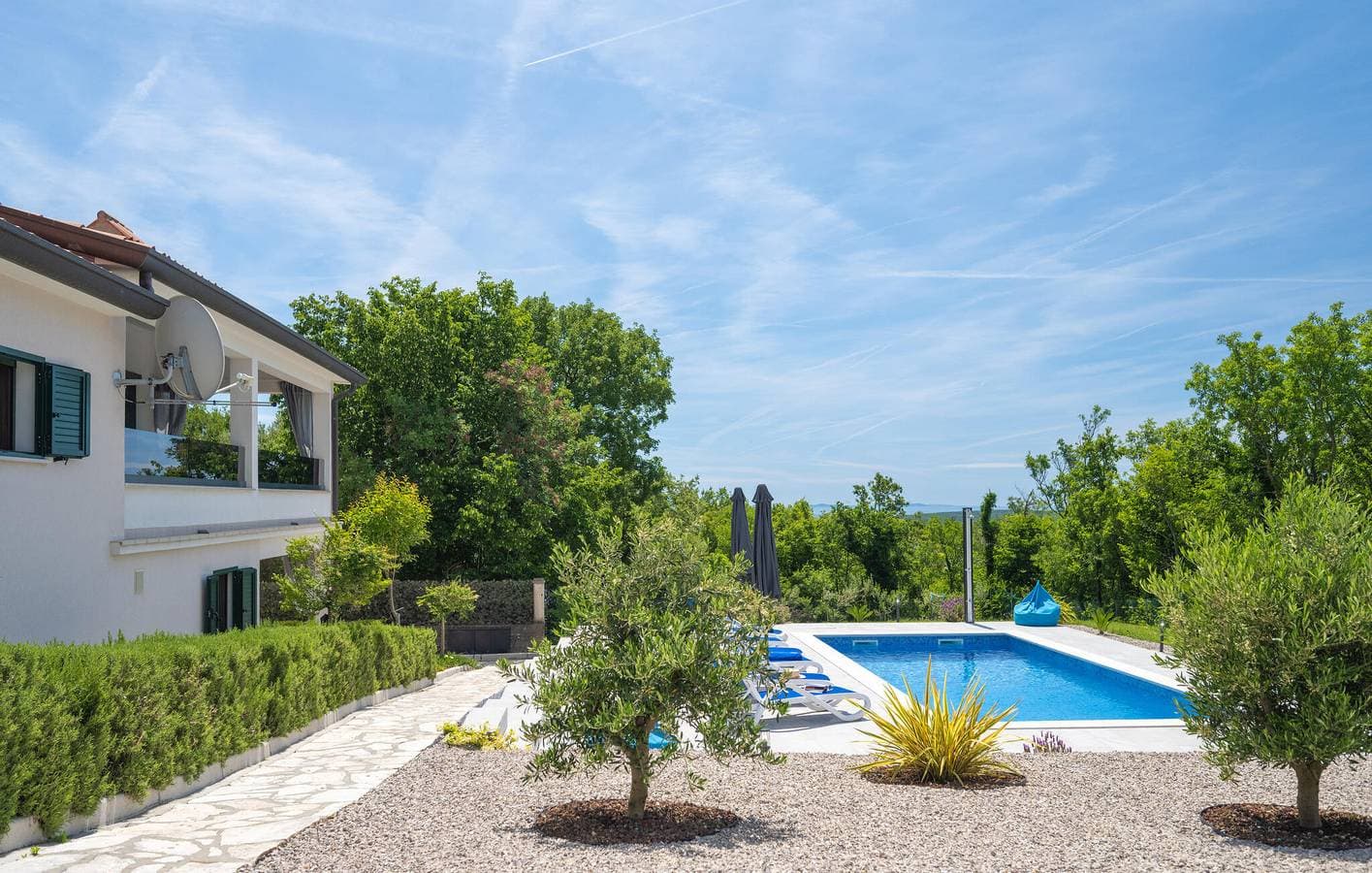 Foto 13 von 43: Geräumige 140 m² große Wohnung mit Terrasse in der Nähe der Küste und des Stadtzentrums