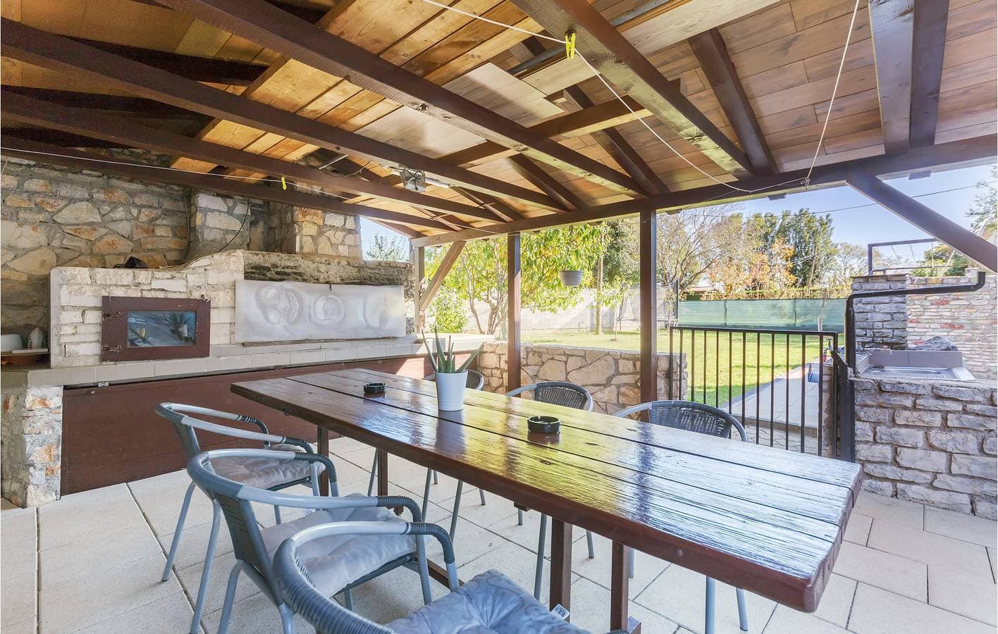 Foto 7 von 23: Gemütliche Ferienwohnung mit Terrasse, WLAN, Klimaanlage und Parkplatz – 2,5 km vom Strand entfernt