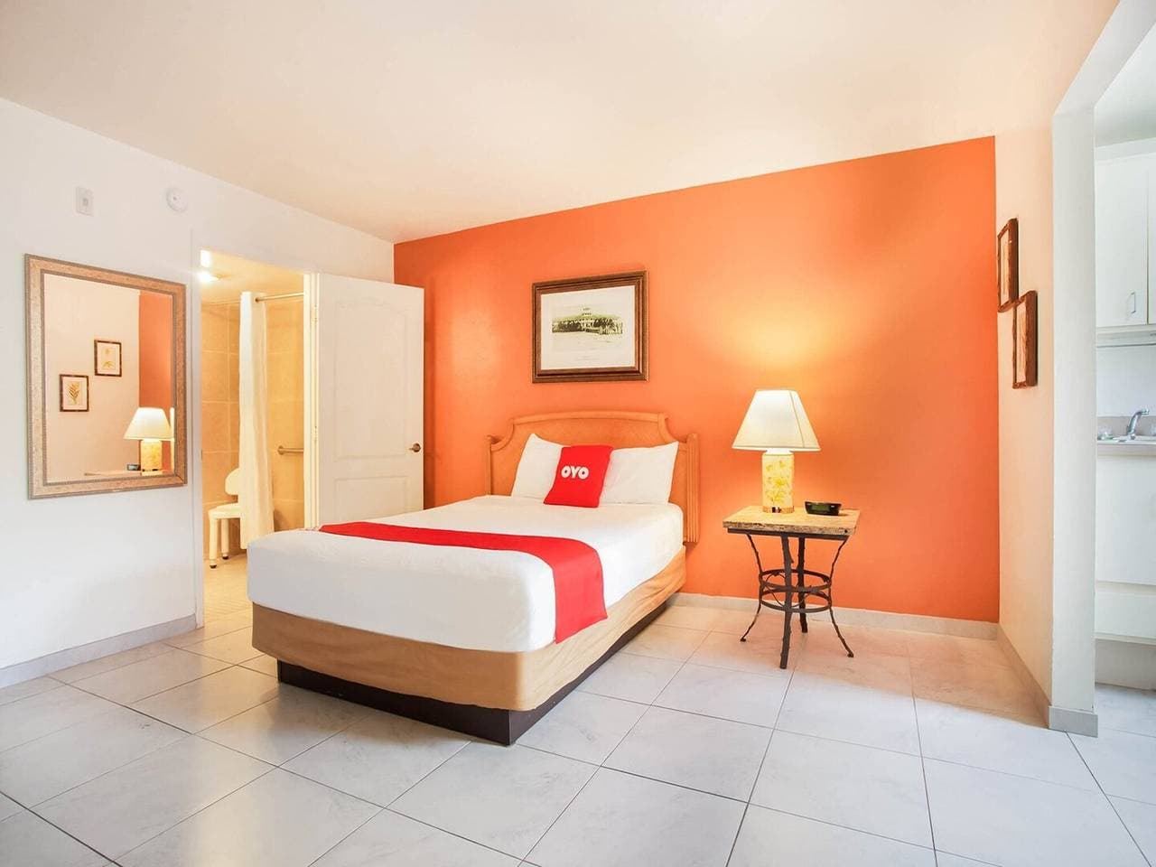 Foto 8 von 15: Cape Coral, Fl | Kingsize-Bett