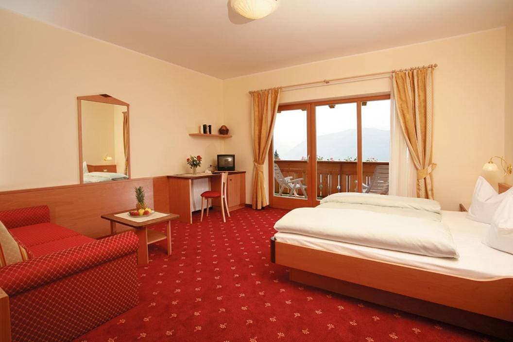 Foto 2 von 5: Double Room with Balcony