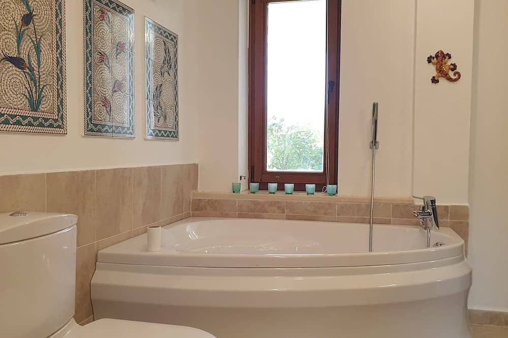 Foto 6 von 22: Romantic Stone Villa With Private Pool Just 100m From The Beach
