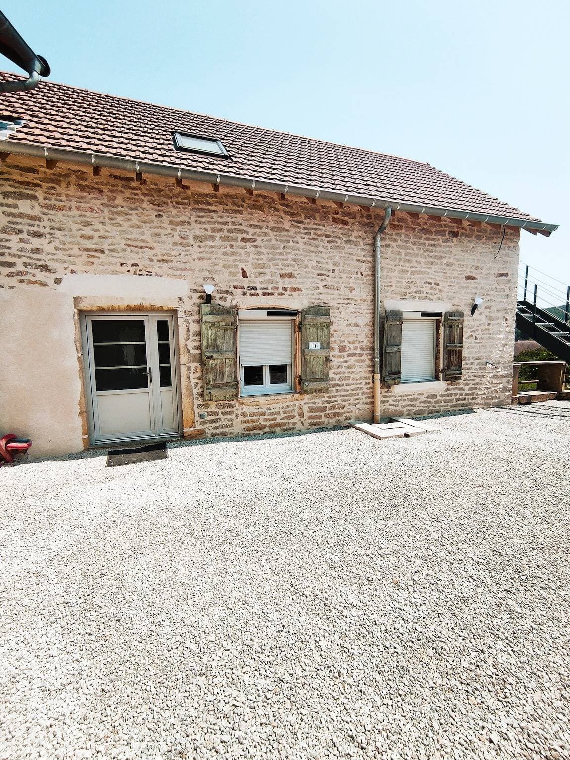 Foto 10 von 24: Gîte du Moulin Brochat mit Gemeinschaftsraum mit Whirlpool