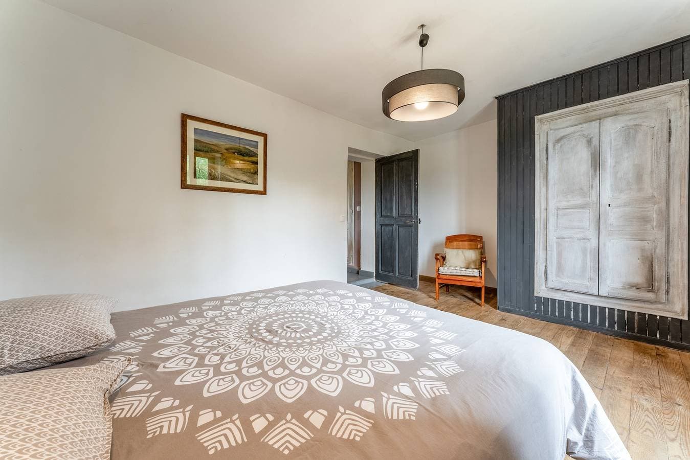 Foto 10 von 26: Gîte Glycine, klimatisiertes Wohn-/Esszimmer – La Bastide St Jacques