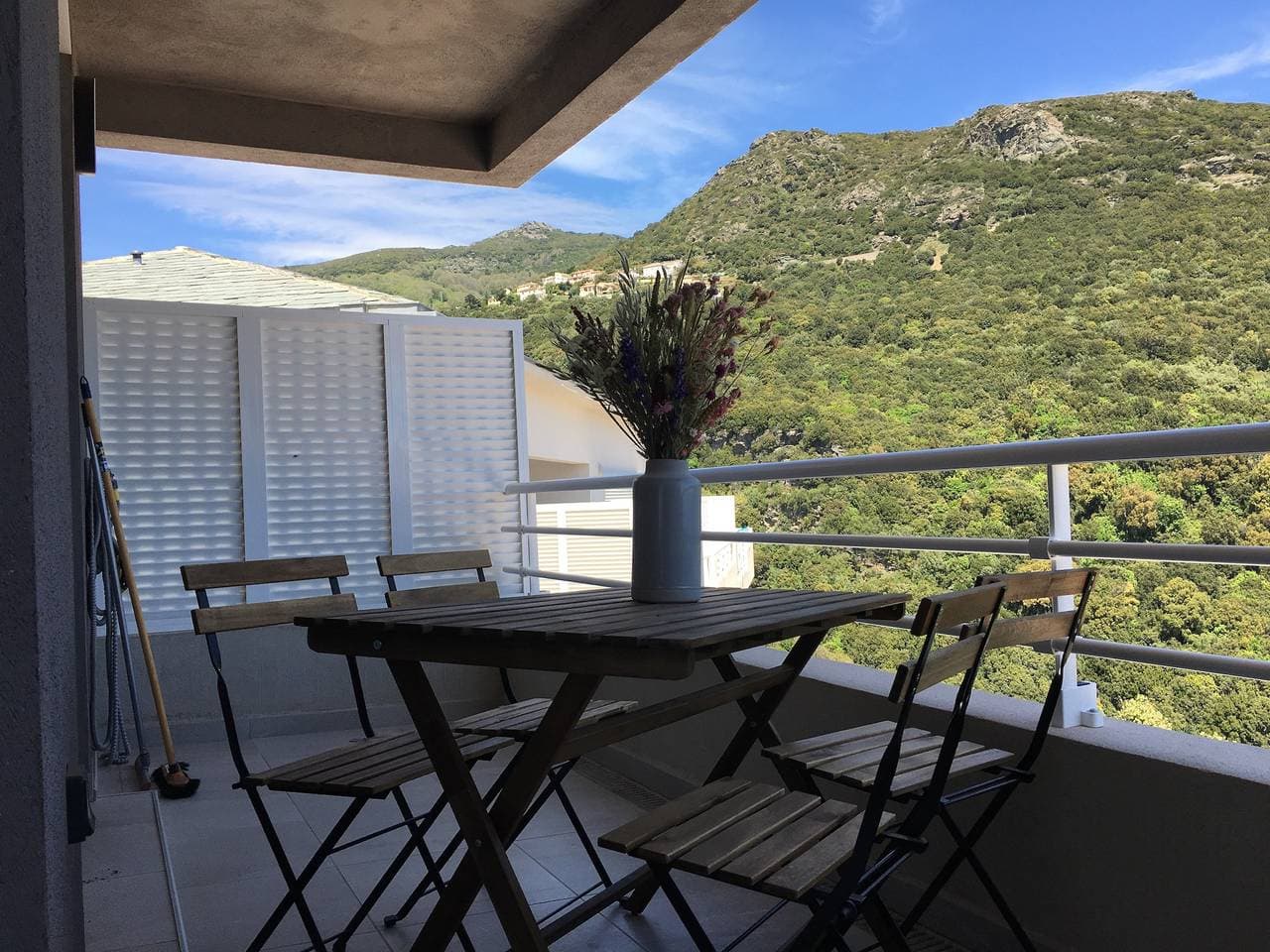 Foto 5 von 20: Modernes Apartment in Bastia von 57 m² mit exklusivem Meerblick