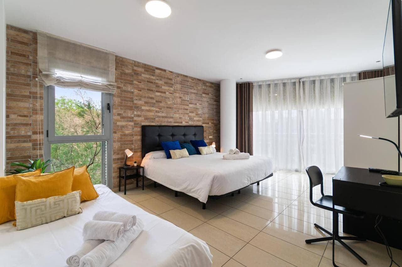 Fira Suites - Habitaciones privadas en Apartamento compartido 1