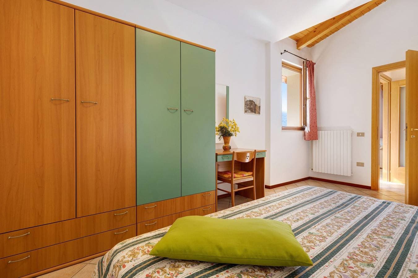 Foto 13 von 39: Ferienwohnung 'Rustico Spagnol 2' mit Seeblick, Pool und WLAN