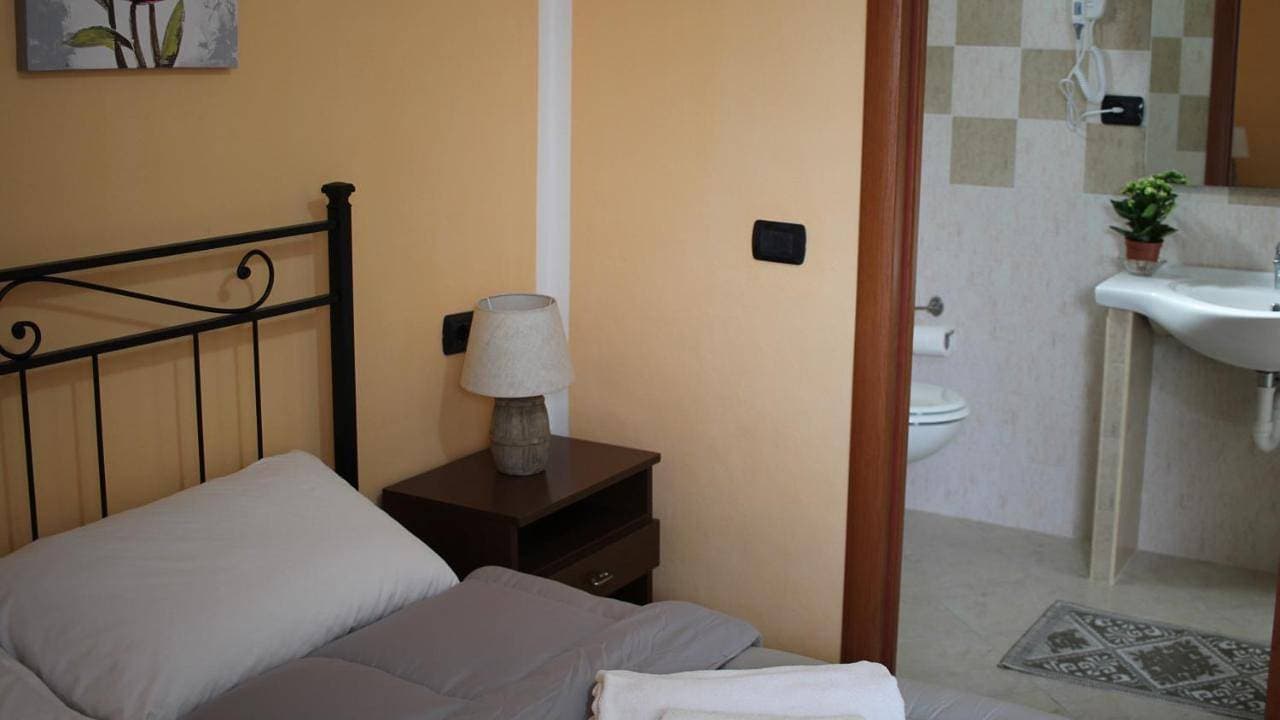 Foto 11 von 15: Double Room with Private Bathroom