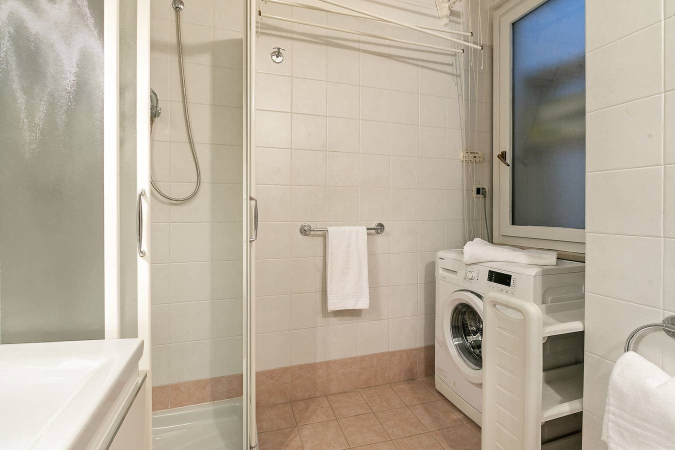 Foto 8 von 27: Magnolia House: Sirmione Apt for 4 with Shared Pool