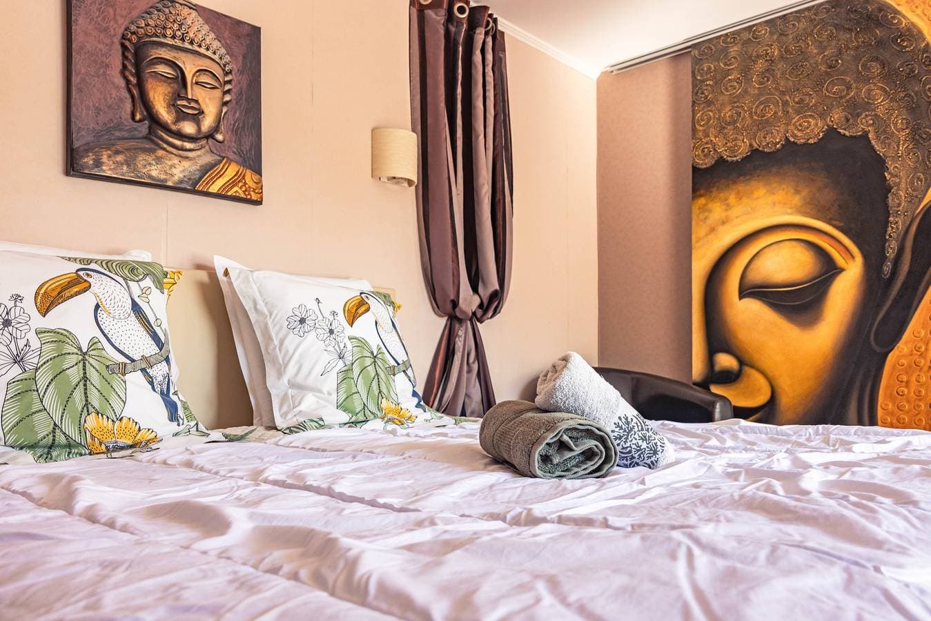 Foto 8 von 22: Gästezimmer „Bali“ mit Gemeinschaftspool, WLAN und Klimaanlage
