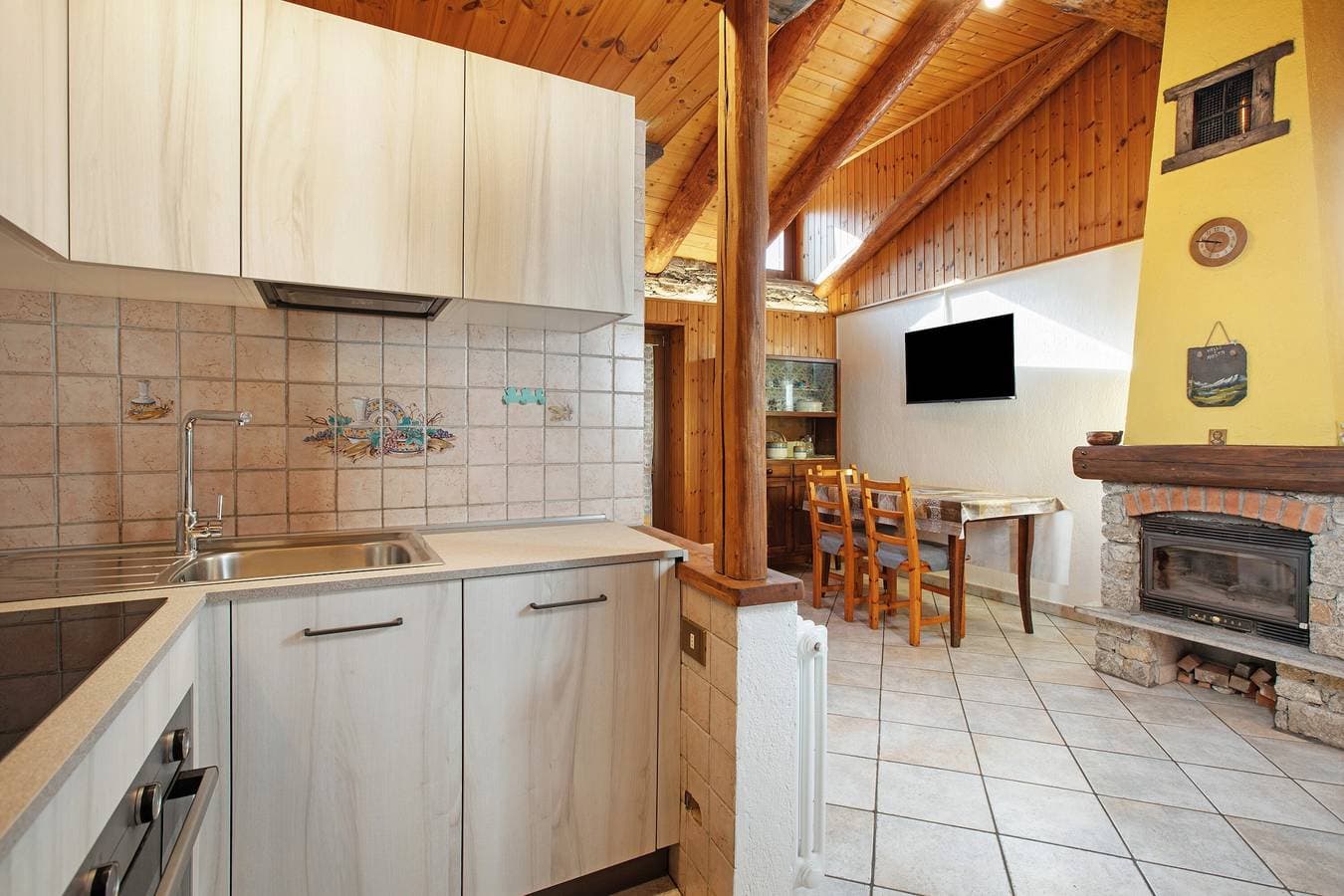 Foto 3 von 26: Appartement 'Tillier Valtournenche' mit Bergblick, Balkon und WLAN
