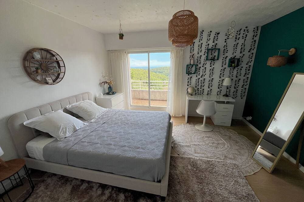 Foto 4 von 30: Design-Villa in der Nähe von Cannes. Panoramablick auf das Meer .. sehr ruhig