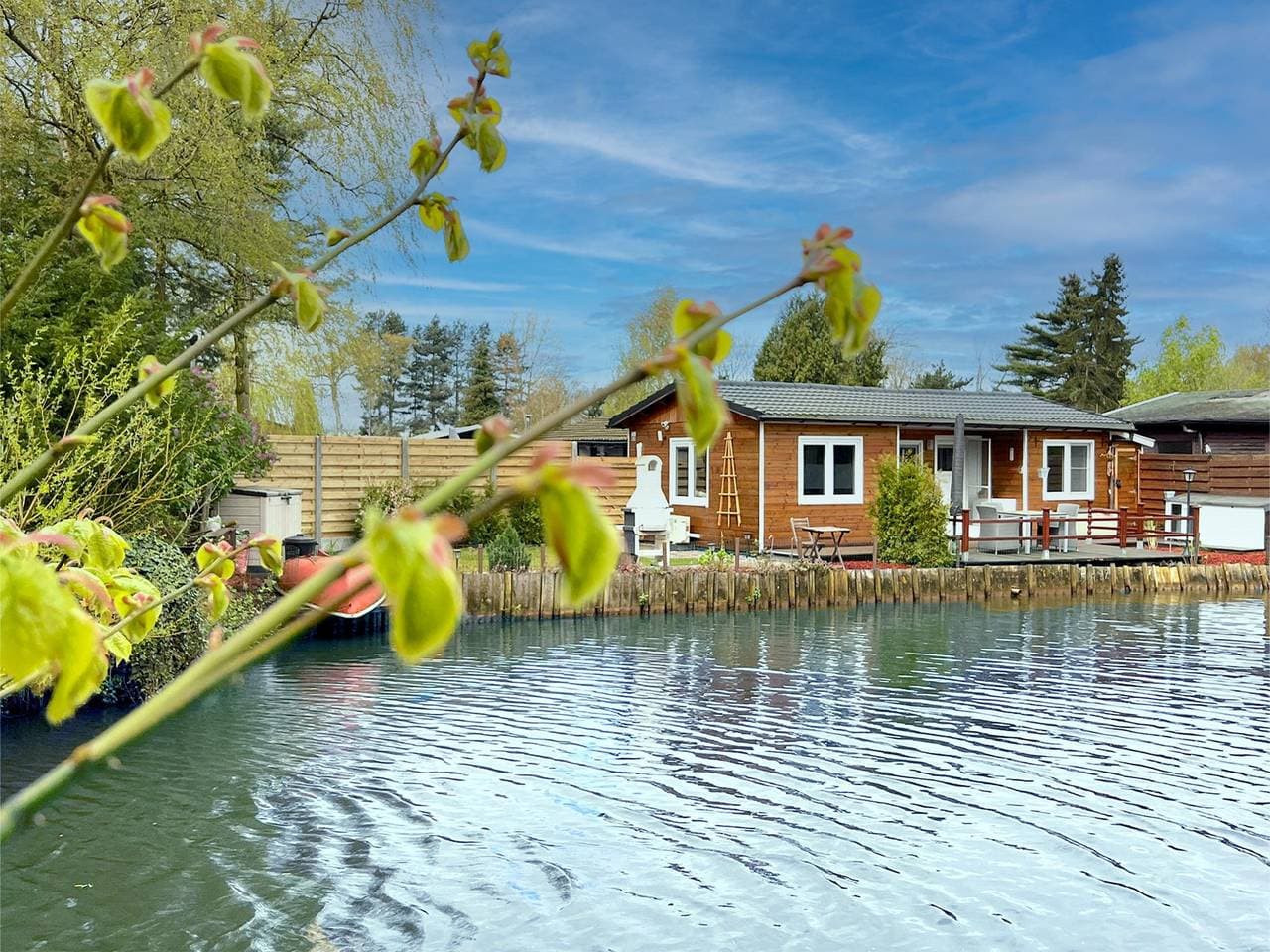 Gemütliches Chalet am Wasser 1