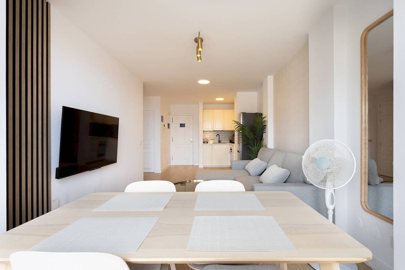 Foto 9 von 33: Ferienwohnung für 5 Personen mit Terrasse