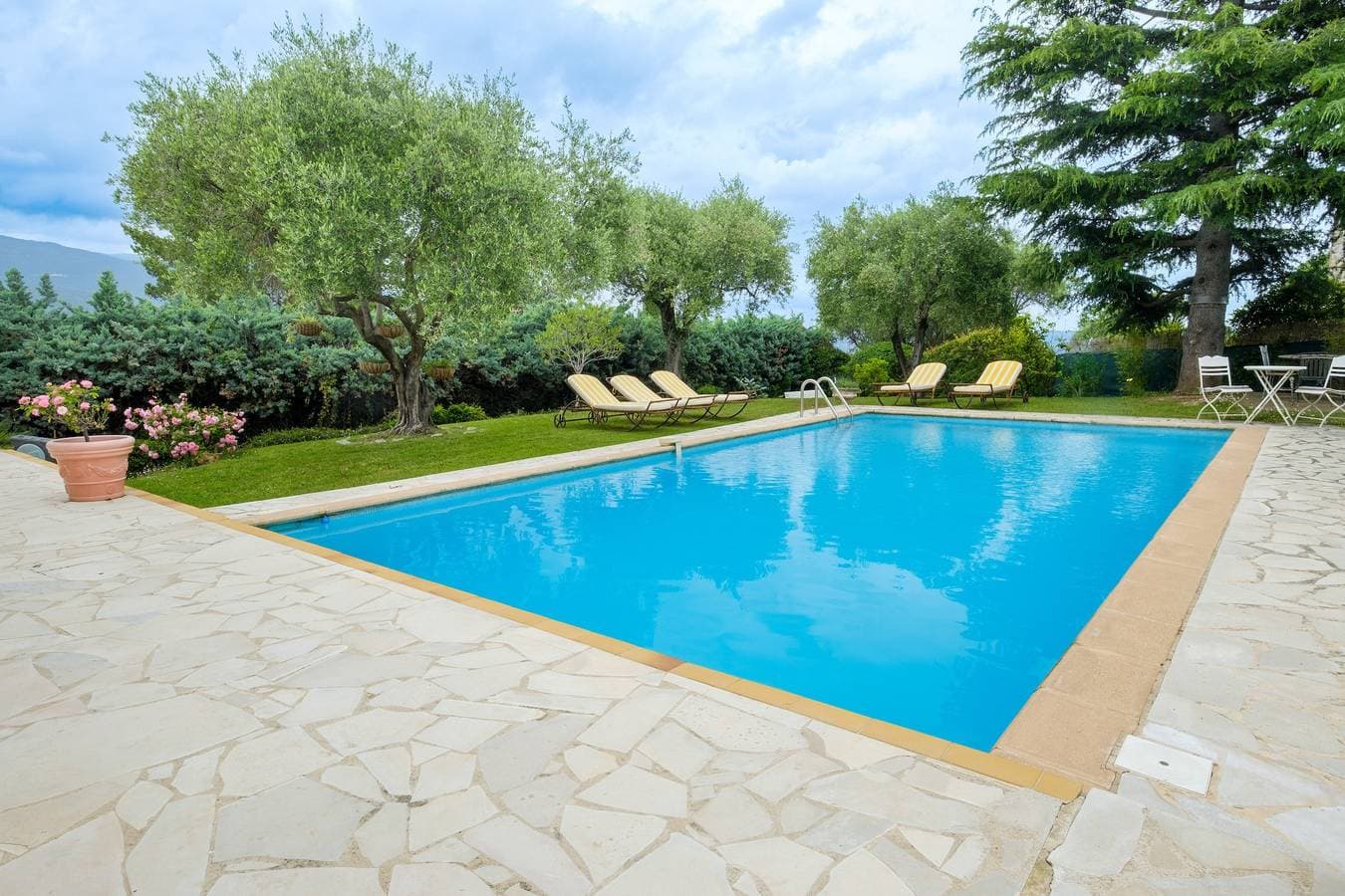 Foto 2 von 23: Villa „Cyprès Bleu“ mit privatem Pool, Terrasse und WLAN