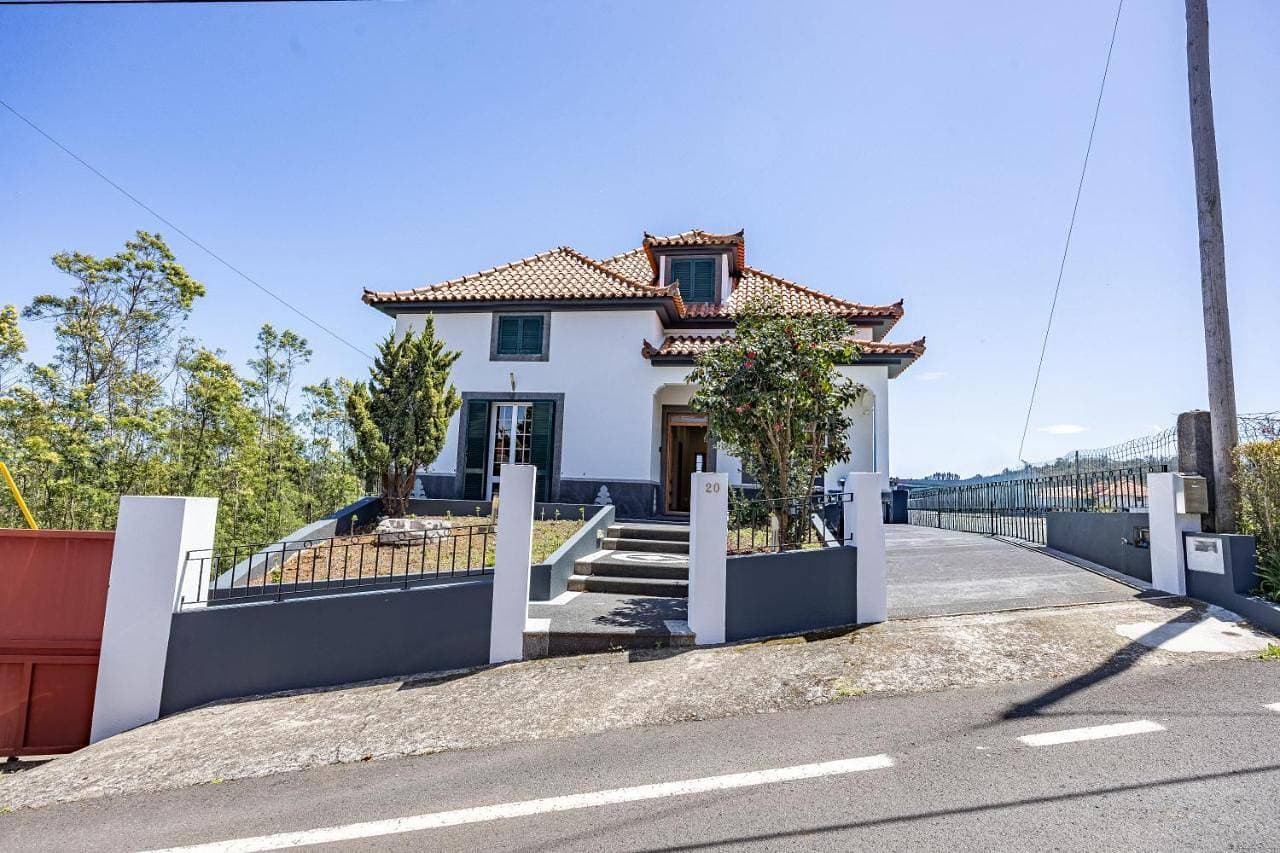 Tony's House by YOUR KEY MADEIRA 1