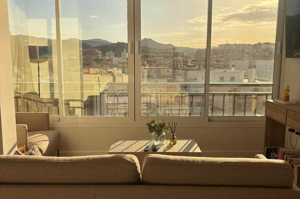 Foto 8 von 10: Watch the birds fly whilst working from home
