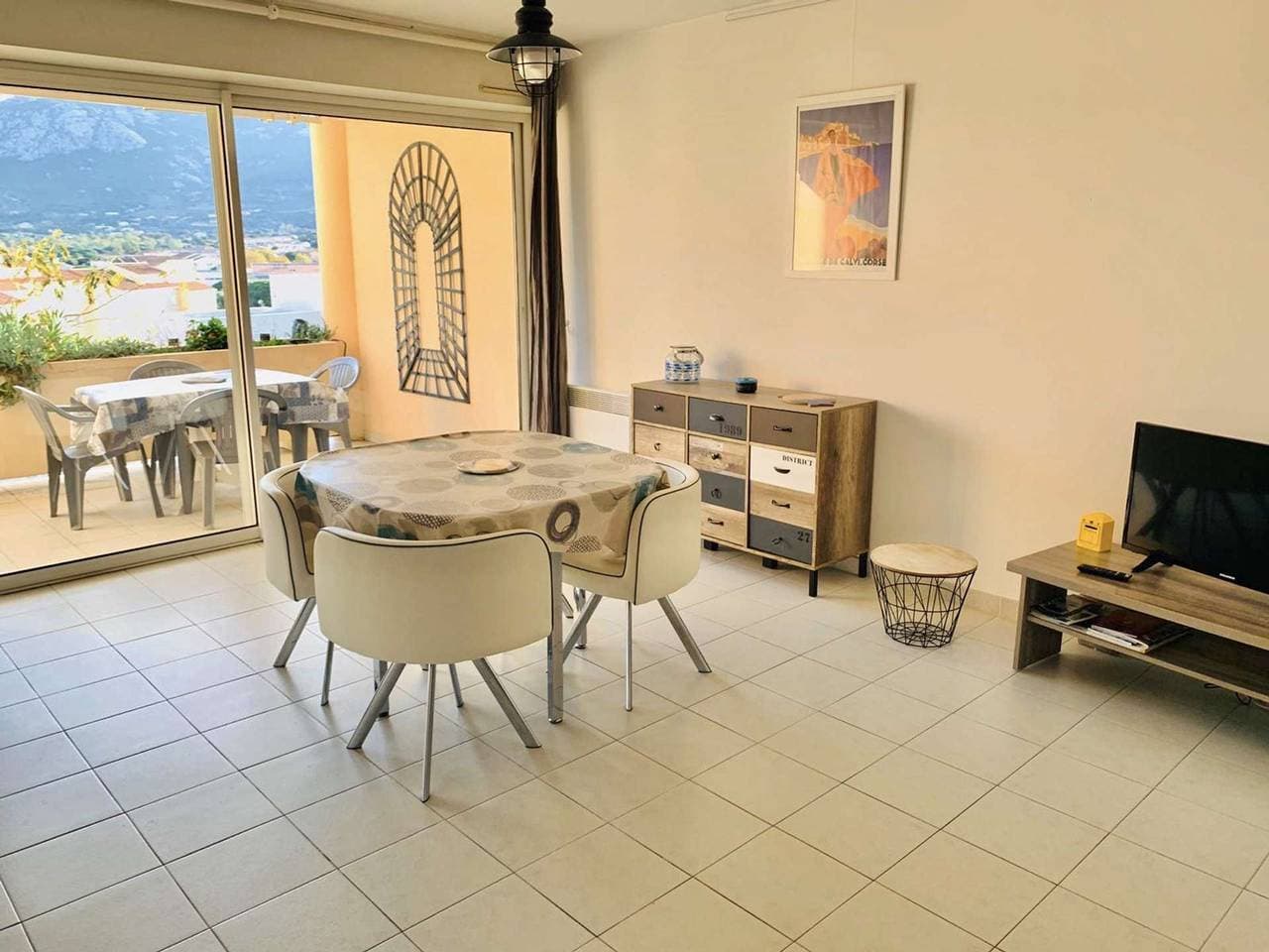 Zweizimmerwohnung, 4 Betten, Strandnähe, 700m zum Strand, Parkplatz, Citadelle zu Fuß erreichbar 1