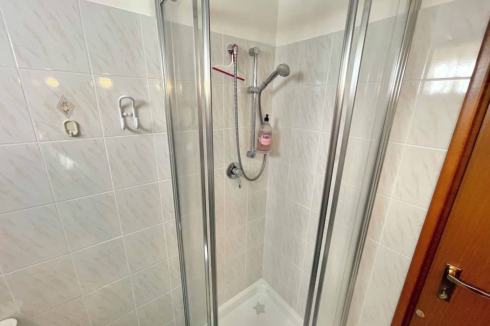Foto 10 von 30: D1Mora Oleandro apartment with terrace Lake View in central area in Tignale