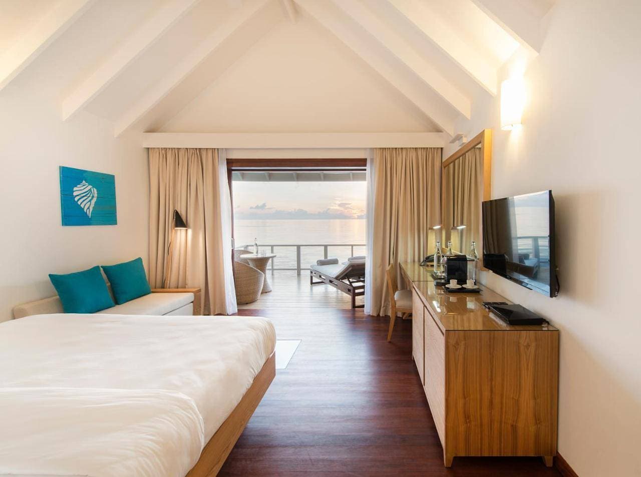 Foto 8 von 9: Special Offer - 2 Nights Beach Bungalow & 2 Nights Water Villa