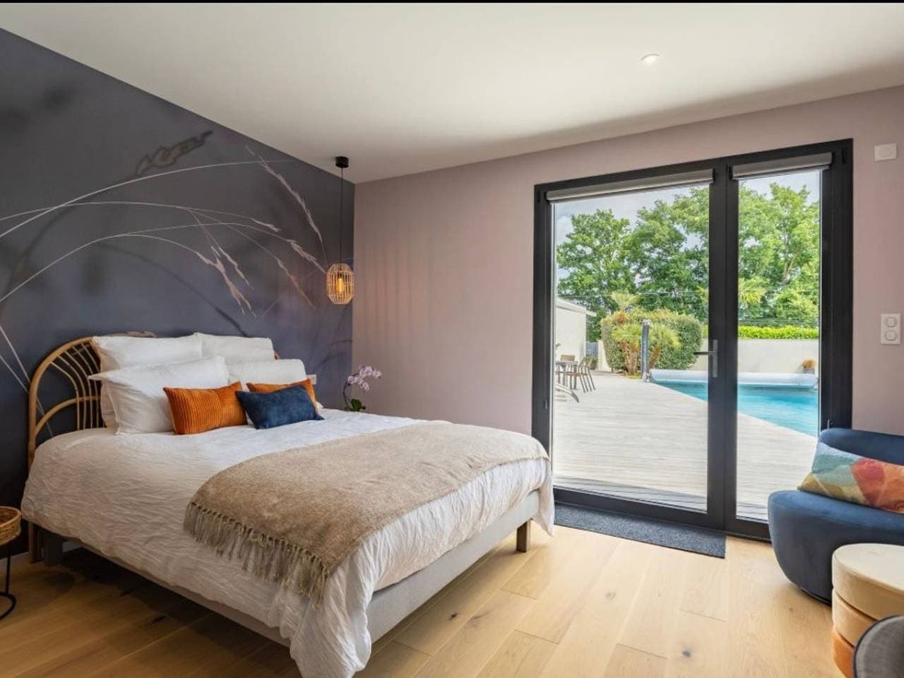 Foto 6 von 21: Erdgeschosszimmer mit Terrasse