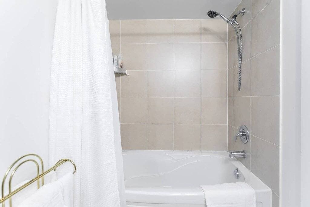 Foto 3 von 20: Sparkling Clean Large 1 Br Juwel im Herzen der Innenstadt von Toronto