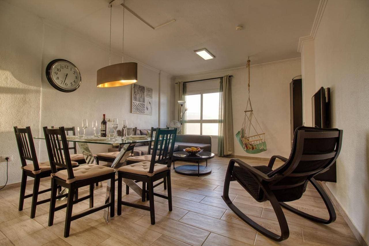 Foto 10 von 38: Four-Bedroom Apartment with Balcony
