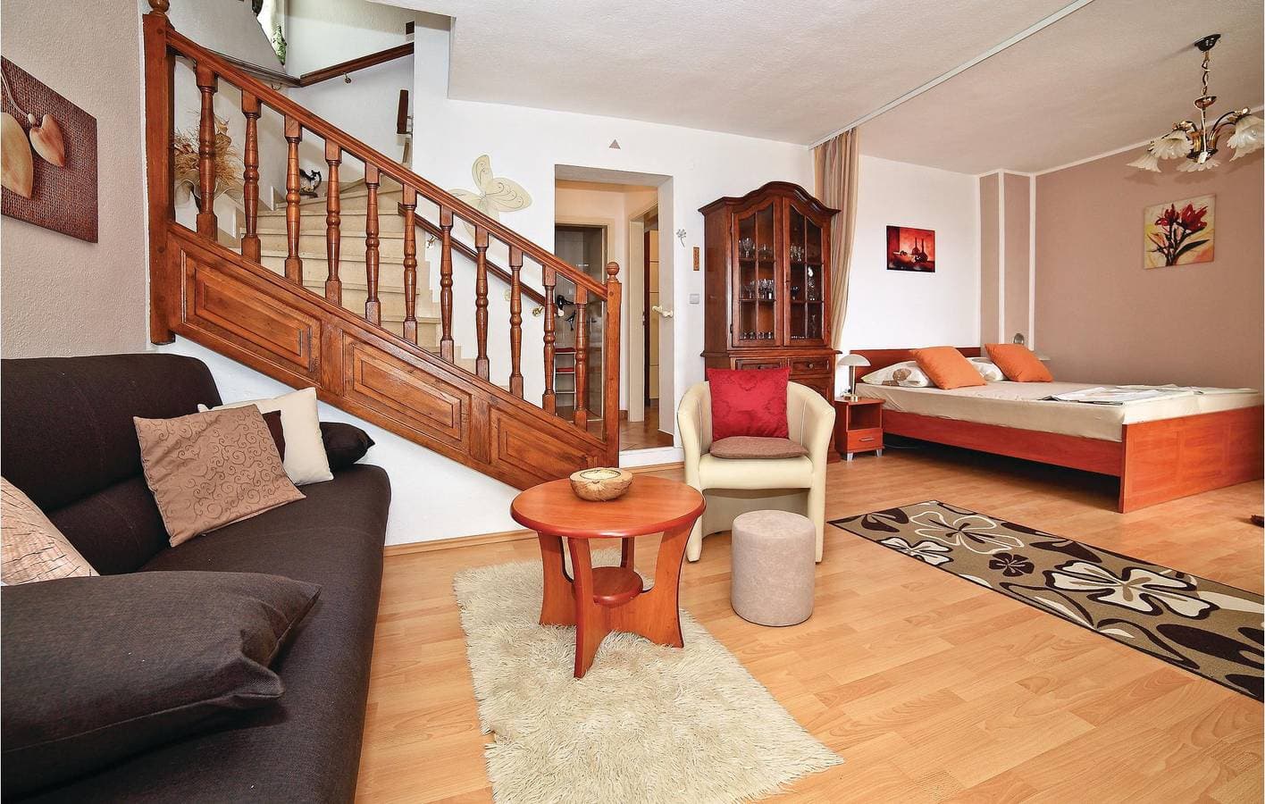 Foto 5 von 19: Gemütliche Ferienwohnung mit Terrasse, Parkplatz und WLAN in der Nähe des Strandes Uvala Bočići