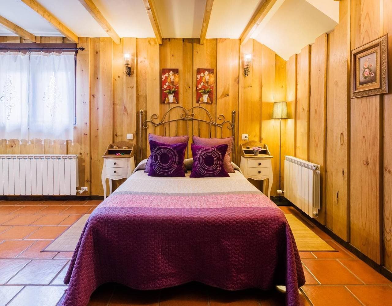 Foto 4 von 10: Casa Rural La Alcoba im Valle de Laciana mit Pool und Bergblick